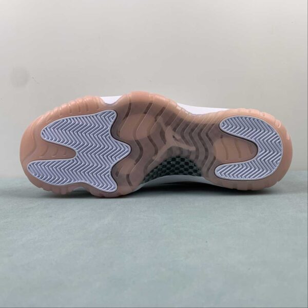 Air Jordan 11 Retro Low "Legend Pink" - Imagen 6