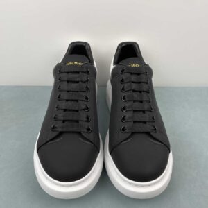 Alexander McQueen Oversized Sneaker “Black/White”: imagen 4