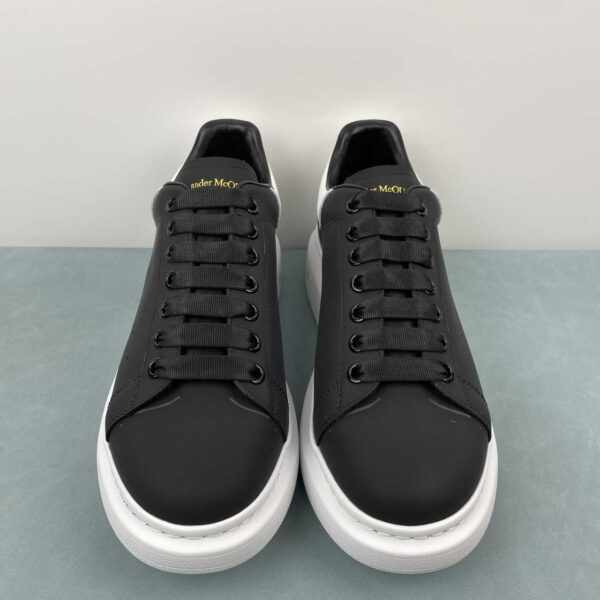 Alexander McQueen Oversized Sneaker “Black/White” - Imagen 4