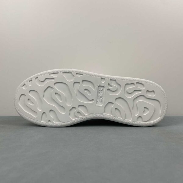 Alexander McQueen Oversized Sneaker “Triple White” - Imagen 6