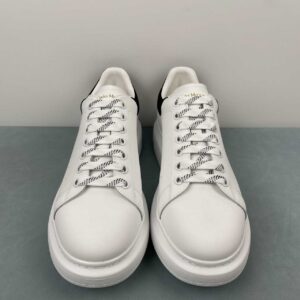 Alexander McQueen Oversized Sneaker “Triple White”: imagen 4
