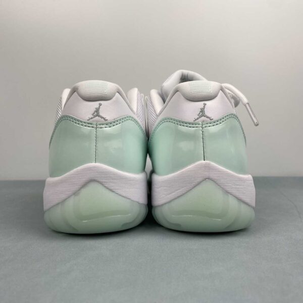 Air Jordan 11 Retro Low "Igloo" - Imagen 5