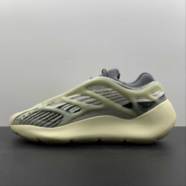 adidas Yeezy Boost 700 “Solid Grey/Chalk White/Core Black” - Imagen 2