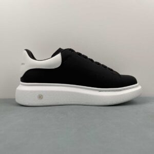Alexander McQueen Oversized Sneaker “Black/White”: imagen 3