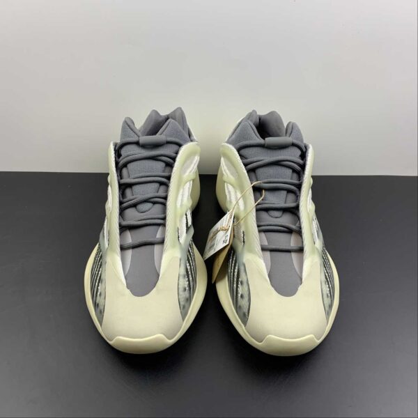 adidas Yeezy Boost 700 “Solid Grey/Chalk White/Core Black” - Imagen 4
