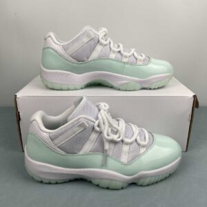 Air Jordan 11 Retro Low "Igloo"