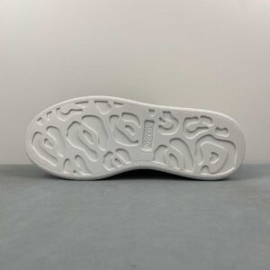 Alexander McQueen Oversized Sneaker “Black/White”: imagen 6