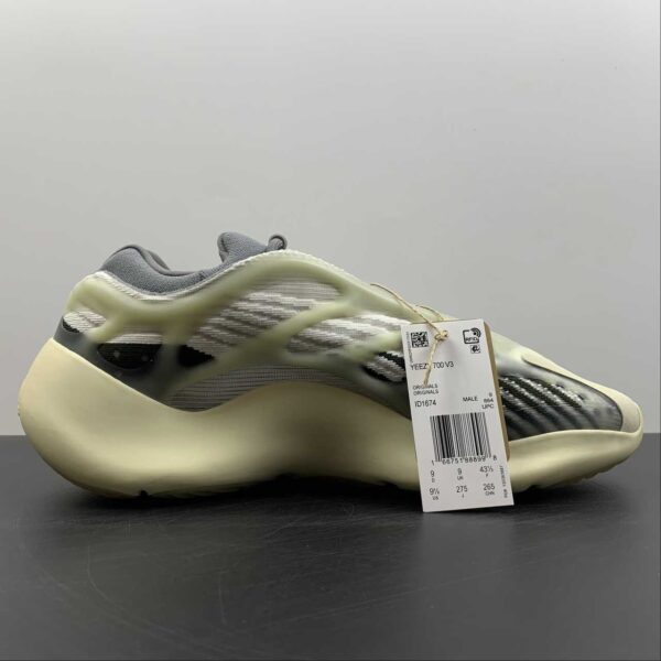 adidas Yeezy Boost 700 “Solid Grey/Chalk White/Core Black” - Imagen 3