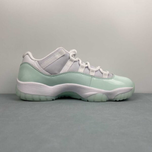 Air Jordan 11 Retro Low "Igloo" - Imagen 3