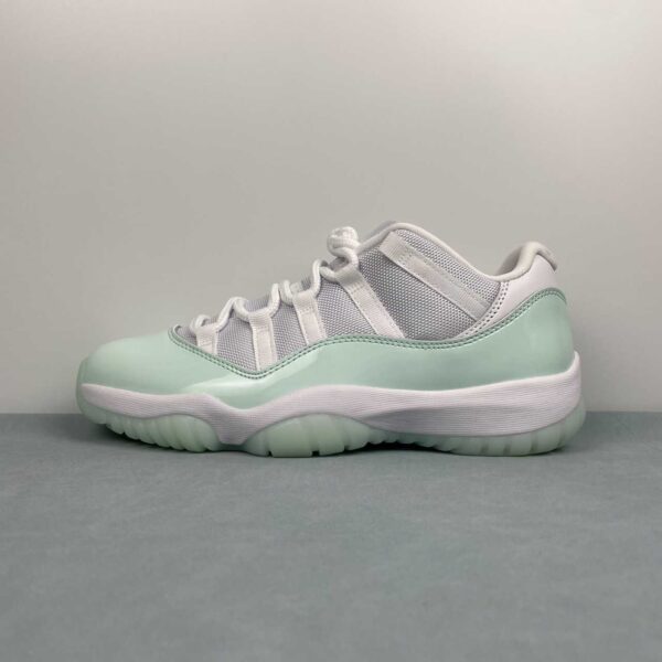 Air Jordan 11 Retro Low "Igloo" - Imagen 2