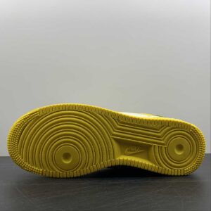 Louis Vuitton x Nike Air Force 1 Low “Yellow”: imagen 6