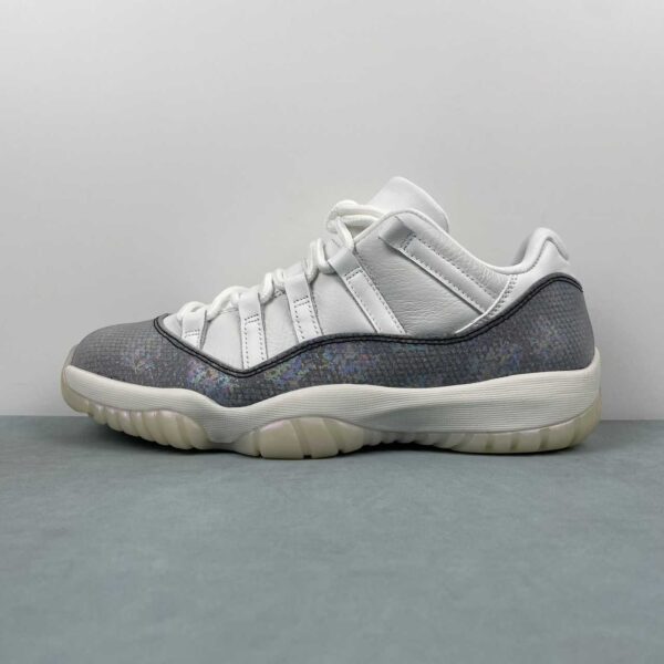 Air Jordan 11 Retro Low "Year of the Snake" - Imagen 2