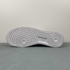 Nike Air Force 1 ’07 “White / Burgundy Crush”: imagen 6