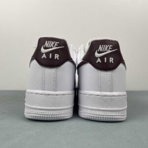 Nike Air Force 1 ’07 “White / Burgundy Crush”: imagen 5