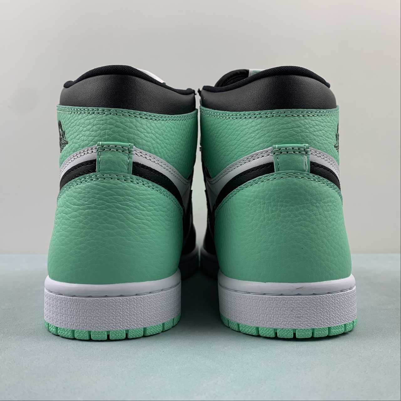 Air Jordan 1 Retro High OG “Green Glow”: imagen 5