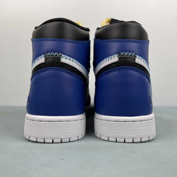 Air Jordan 1 Retro High OG “Royal Reimagined”: imagen 5