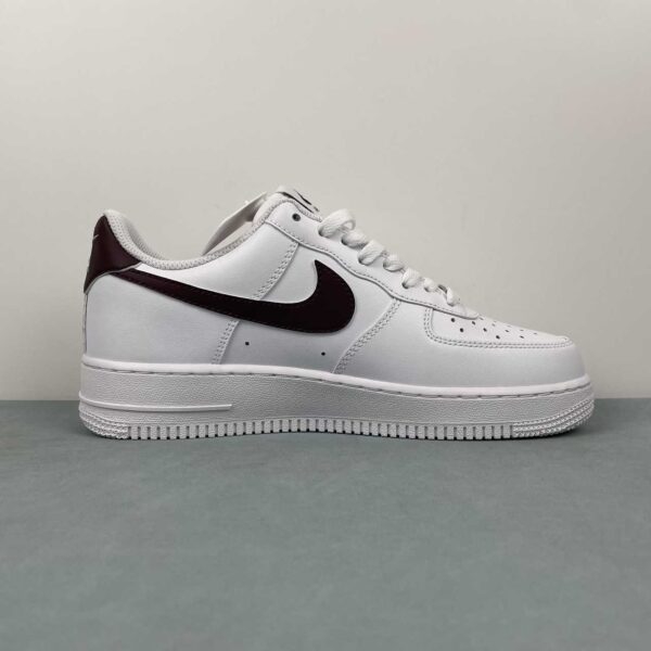 Nike Air Force 1 ’07 “White / Burgundy Crush” - Imagen 3