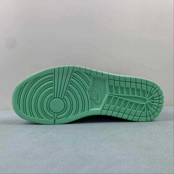 Air Jordan 1 Retro High OG “Green Glow”: imagen 6