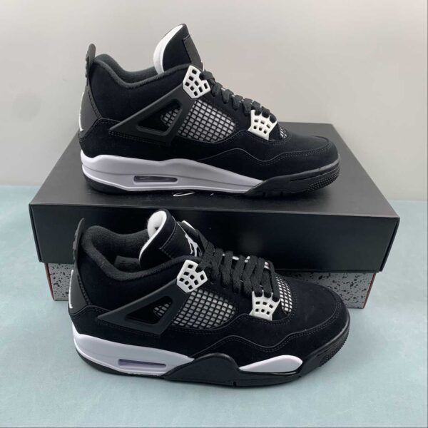 Air Jordan 4 Retro “White Thunder”