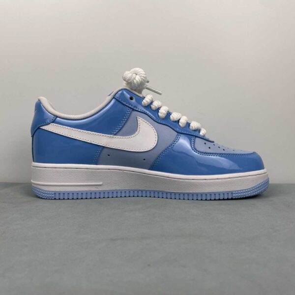 Nike Air Force 1 ’07 LV8 “Psychic Blue / White / University Blue” - Imagen 3