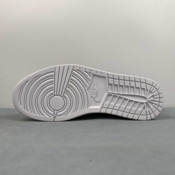 Air Jordan 1 Retro High OG “Royal Reimagined”: imagen 6