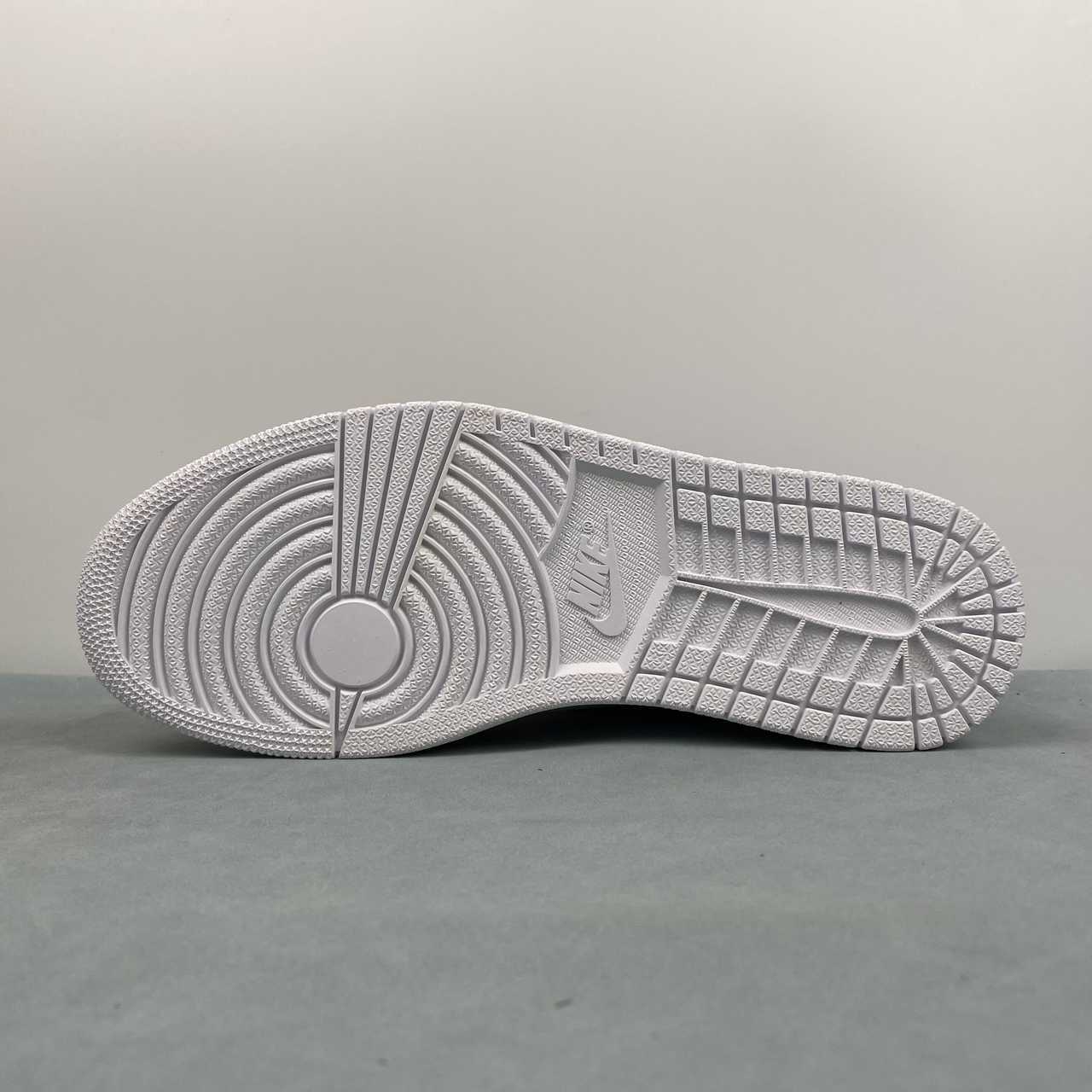 Air Jordan 1 Retro High OG “Royal Reimagined”: imagen 6