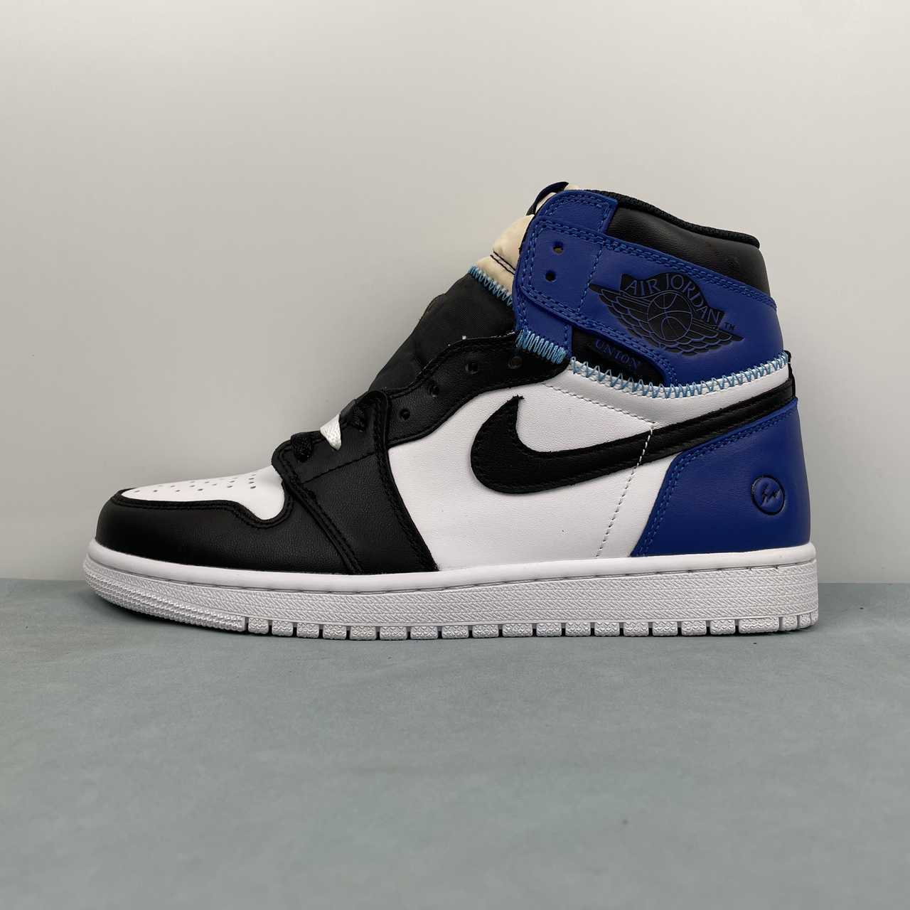 Air Jordan 1 Retro High OG “Royal Reimagined”: imagen 2