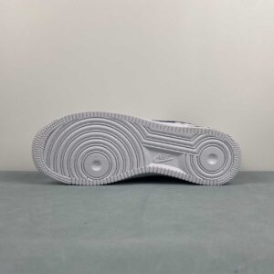 Nike Air Force 1 ’07 LV8 “White / Deep Royal Blue”: imagen 6